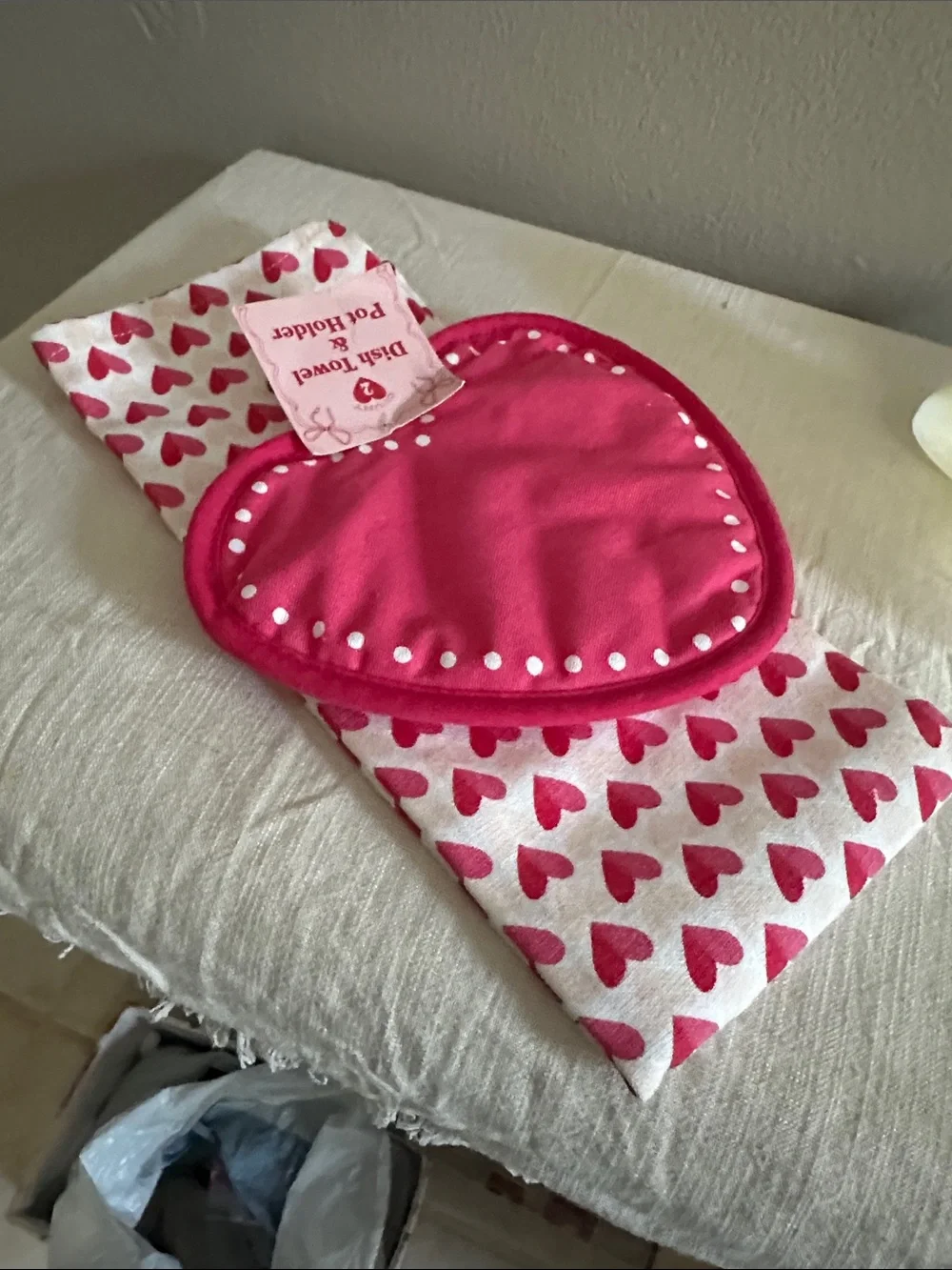 Heart oven mit and towel set and light up lovebirds. NWT